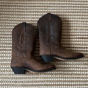 Brown leather cow girl boots